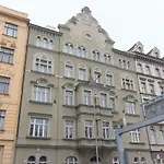 Stylish Modern Apartment For 5 People By Easybnb